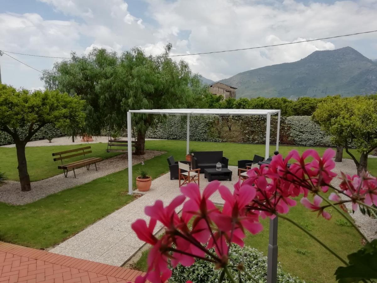 Il Giardino Delle Zagare Bed & Breakfast Fondi Dış mekan fotoğraf