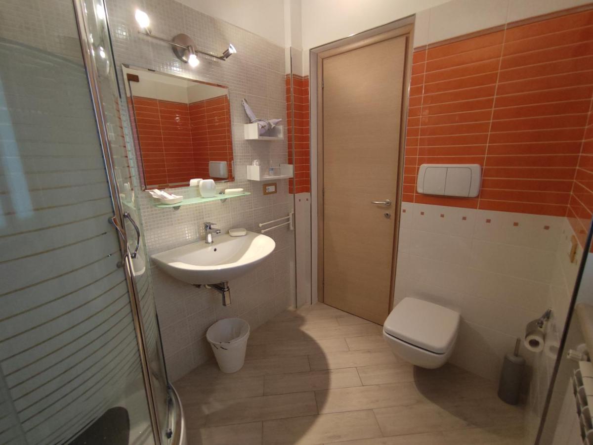 Il Giardino Delle Zagare Bed & Breakfast Fondi Dış mekan fotoğraf