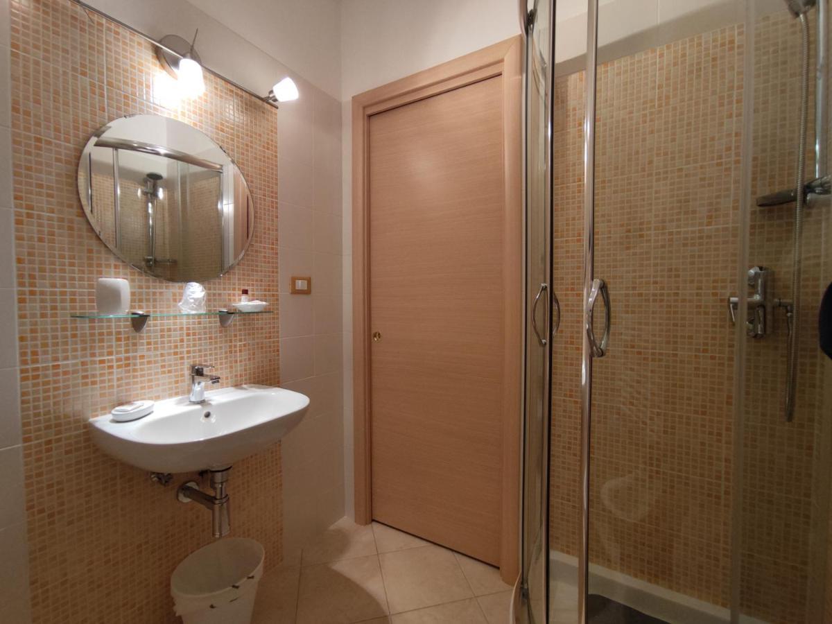 Il Giardino Delle Zagare Bed & Breakfast Fondi Dış mekan fotoğraf