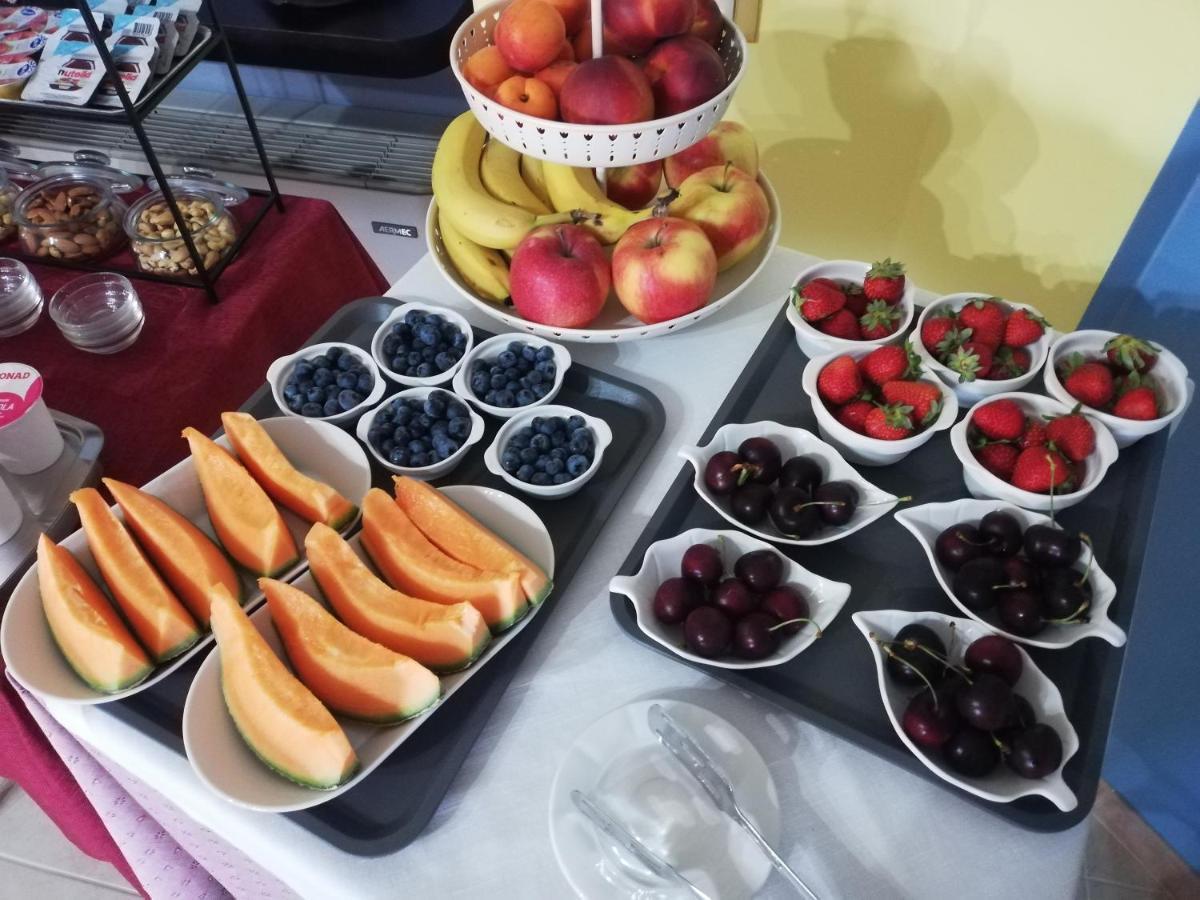 Il Giardino Delle Zagare Bed & Breakfast Fondi Dış mekan fotoğraf