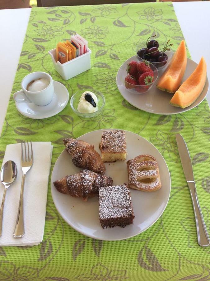 Il Giardino Delle Zagare Bed & Breakfast Fondi Dış mekan fotoğraf